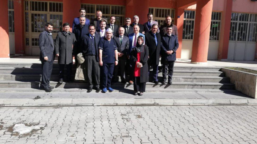İl Milli Eğitim Müdürümüz Sayın Mehmet Emin KORKMAZ Tatvan Kız Anadolu İmam Hatip Lisemizi ziyaret ettiler.
