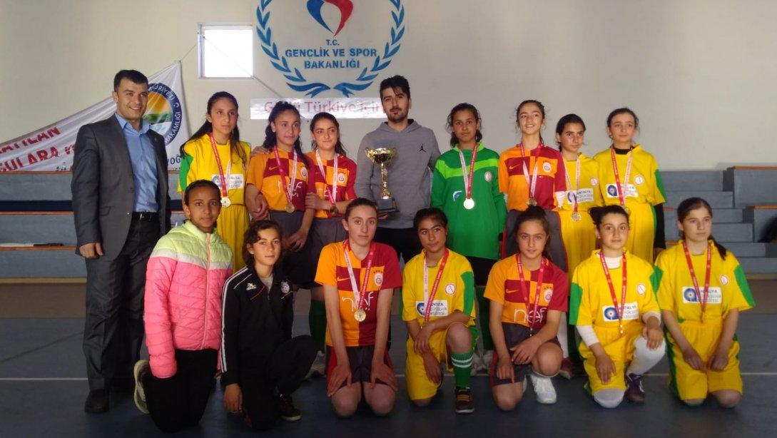 İlçemiz Okullarından Alacabük İlkokulun´dan Yıldız Kızlar Futsal Şampiyonluğu