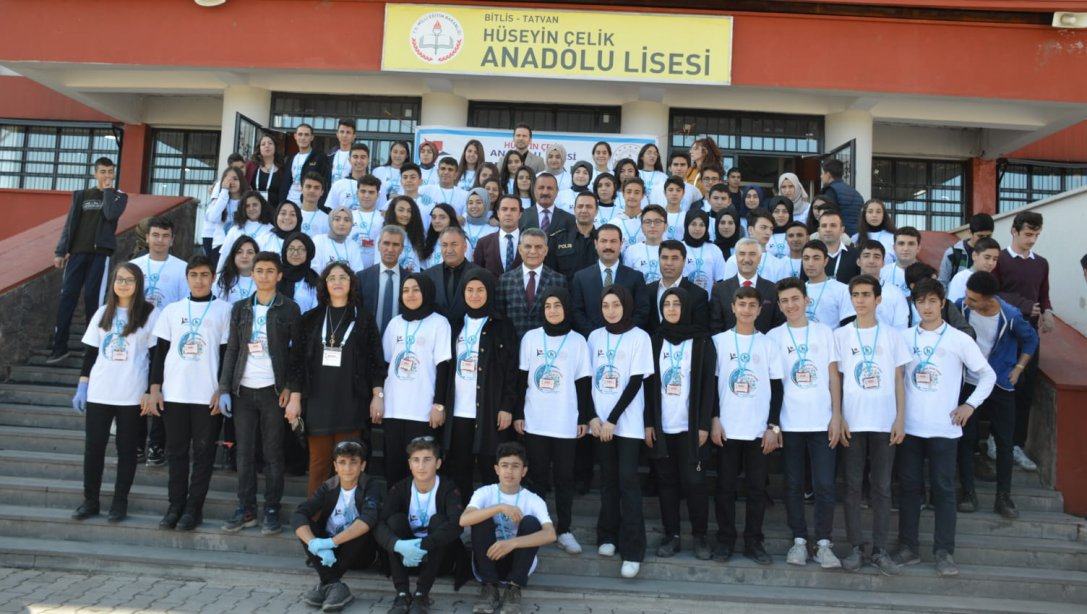 İlçemiz Hüseyin Çelik Anadolu Lisesi'nde 4006 Tubitak Bilim Fuarı açılışı yapıldı.