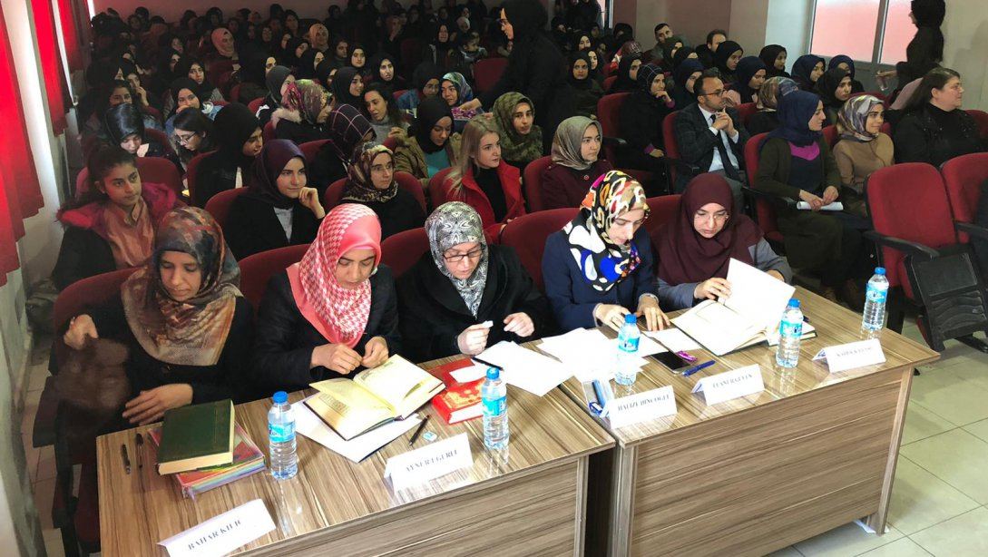 Genç Nida Kur'an-ı Kerimi Güzel Okuma ve Hafızlık Yarışması Bitlis İl Finali okulumuz Kız Anadolu İmam Hatip Lisesi konferans salonunda gerçekleşti.