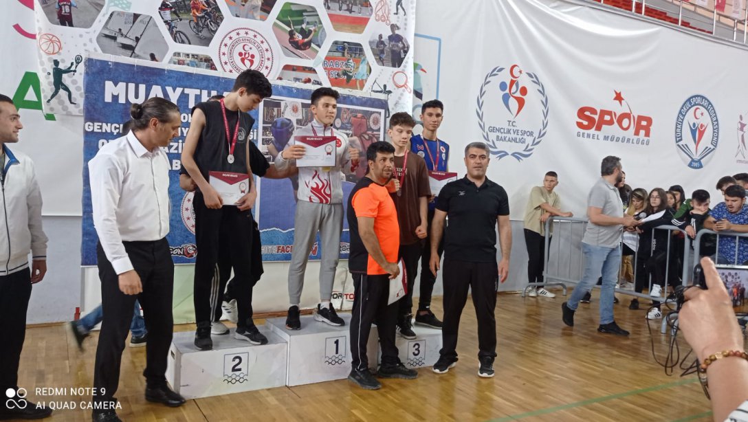 Liseler arası Okul Sporları  Gençler Muay Thai'de Tatvan Atatürk Anadolu Lisesi Öğrencisi Türkiye Birincisi Oldu