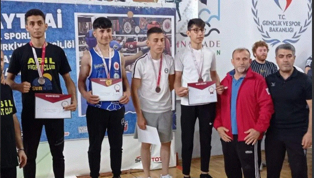 Liseler arası Okul Sporları  Gençler Muay Thai'de Tatvan Hüseyin Çelik Anadolu Lisesi Öğrencisi Türkiye Birincisi Oldu