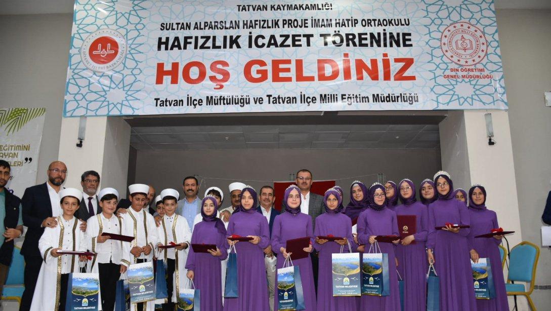 Sultan Alparslan İmam Hatip Ortaokulunda Hafızlara İcazet Töreni Yapıldı 