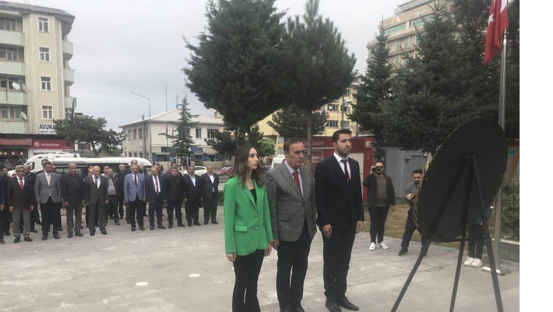 ''İLKÖĞRETİM HAFTASI'' Çelenk Sunma Töreni Gerçekleştirildi.